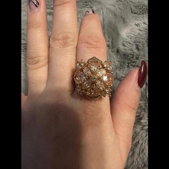 Ring Jewelry - Stunning Gold-Tone Floral Statement Ring - Size 5